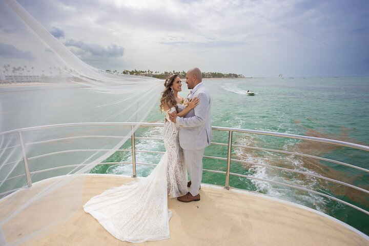 Celebrate your Wedding in Punta Cana on a Private Boat - Photo 1 of 14